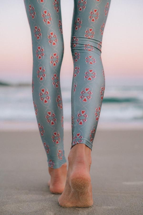 Benefícios da legging com cintura alta: escolha perfeita para yoga
