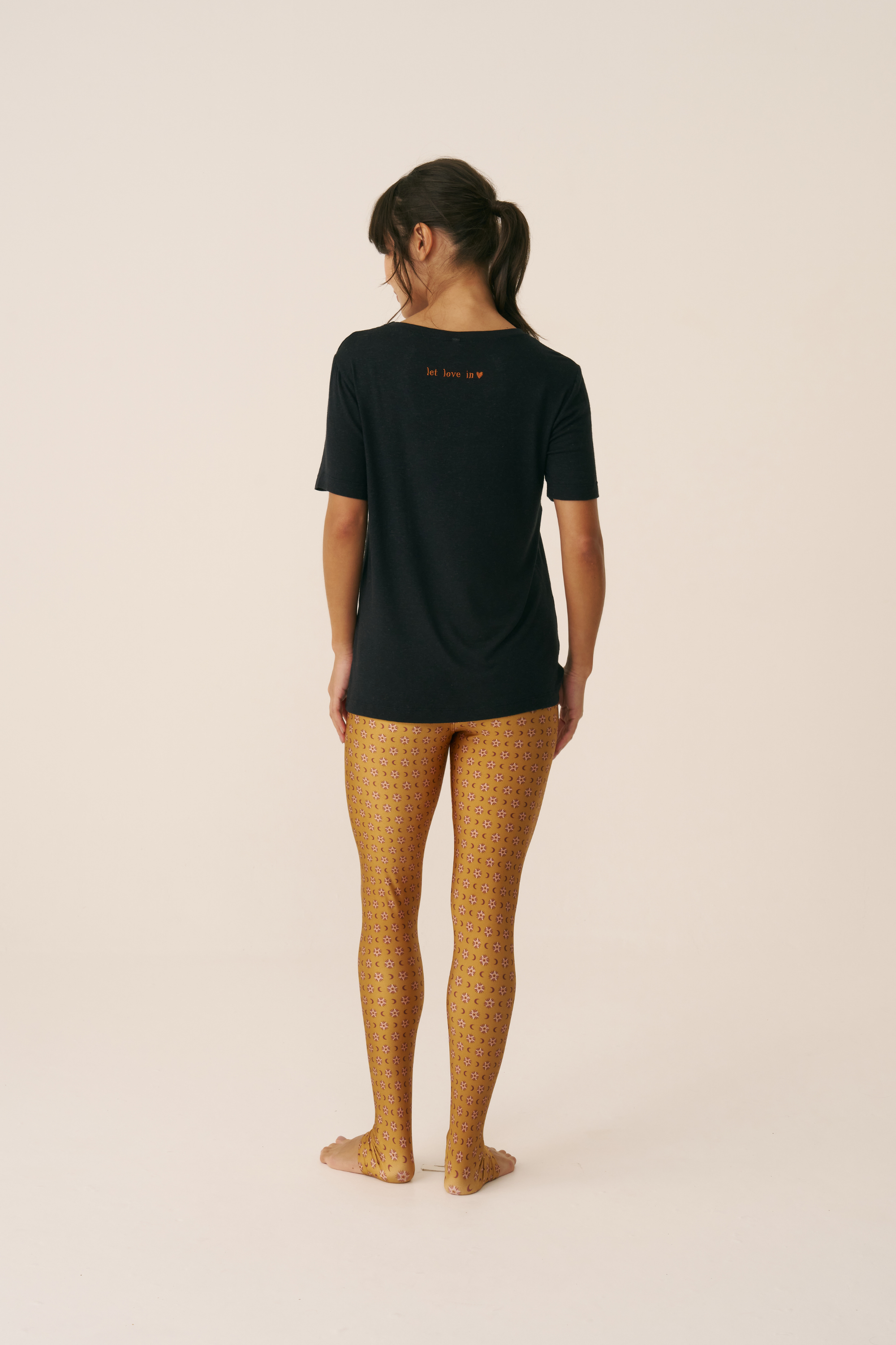 Camiseta Let Love In Black