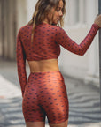 Top cropped manga longa Clay Garden