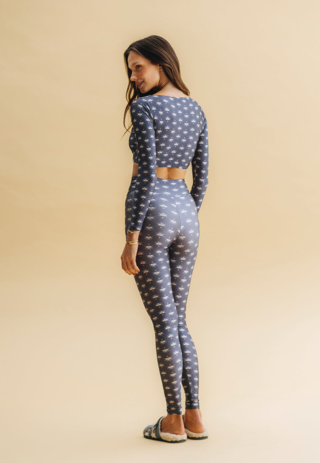 Top cropped manga longa Plume