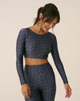 Top cropped manga longa Blue Galaxy