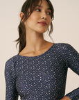 Top cropped manga longa Blue Galaxy
