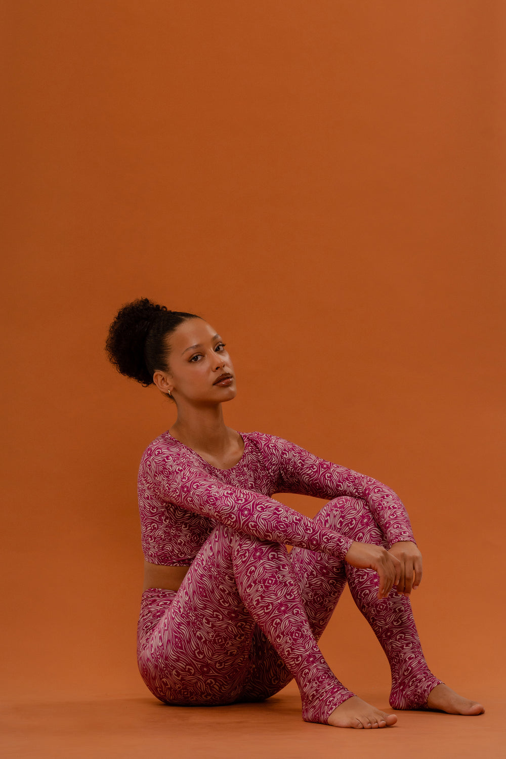 Top cropped manga longa Samadhi Rosa – frente